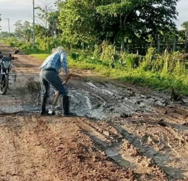 Campesinos y menonitas le entran al bacheo