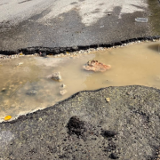 Los baches siguen creciendo en Campeche