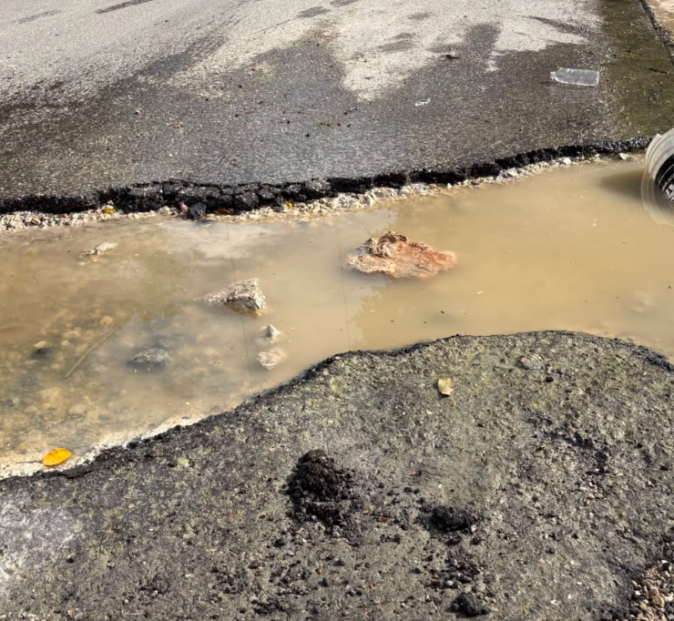 Los baches siguen creciendo en Campeche