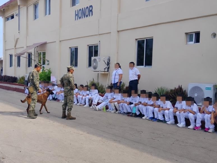 Alumnos de primaria visitan la séptima zona naval