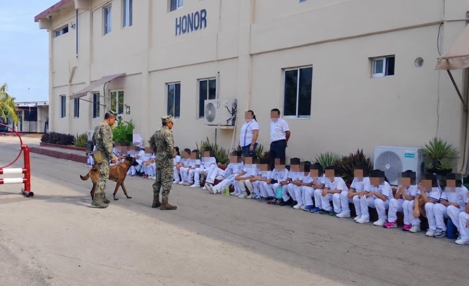 Alumnos de primaria visitan la séptima zona naval