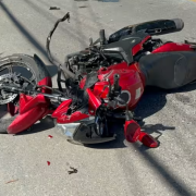 Motociclista se queda dormido y se estrella en Campeche