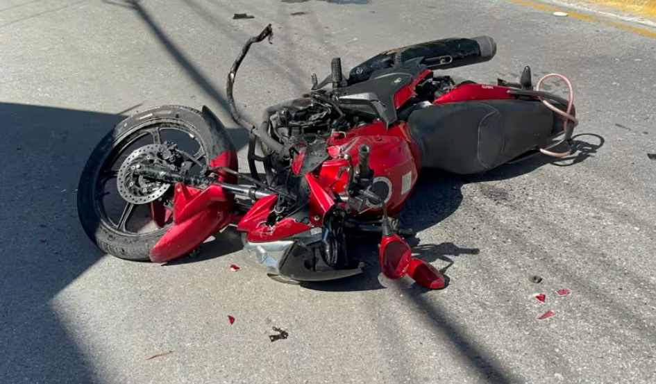 Motociclista se queda dormido y se estrella en Campeche